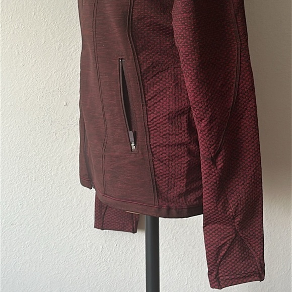 Lululemon sz 10 Ready To Run Jacket *Evanescent
Star Ruby / Black Satin like new - Picture 5 of 14